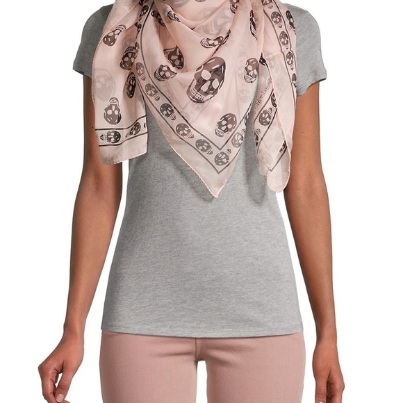 🌸HOST PICK🌸 🆕 Authentic Alexander McQueen Skull Scarf in Blush Pink - Picture 1 of 4